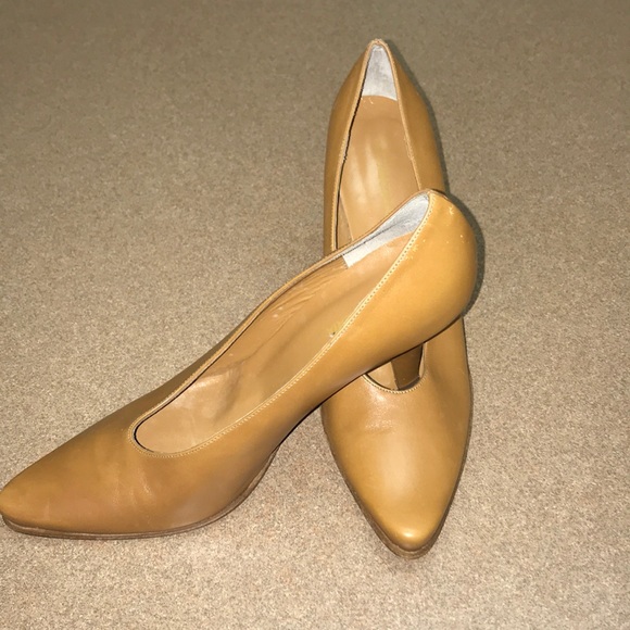 BCBGMAXAZRIA Pumps - Picture 1 of 8